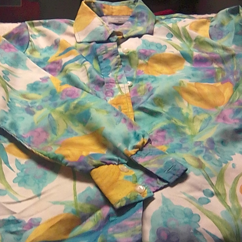 Button up blouse - Picture 3 of 3
